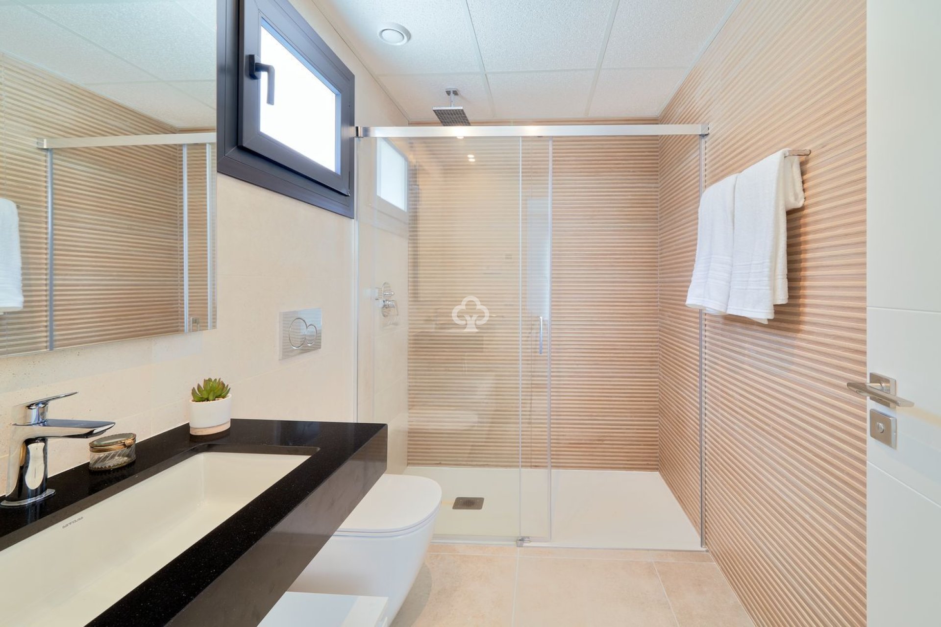 Neue Gebäude - Bajos -
Estepona - Calle pico Alcazaba s/n