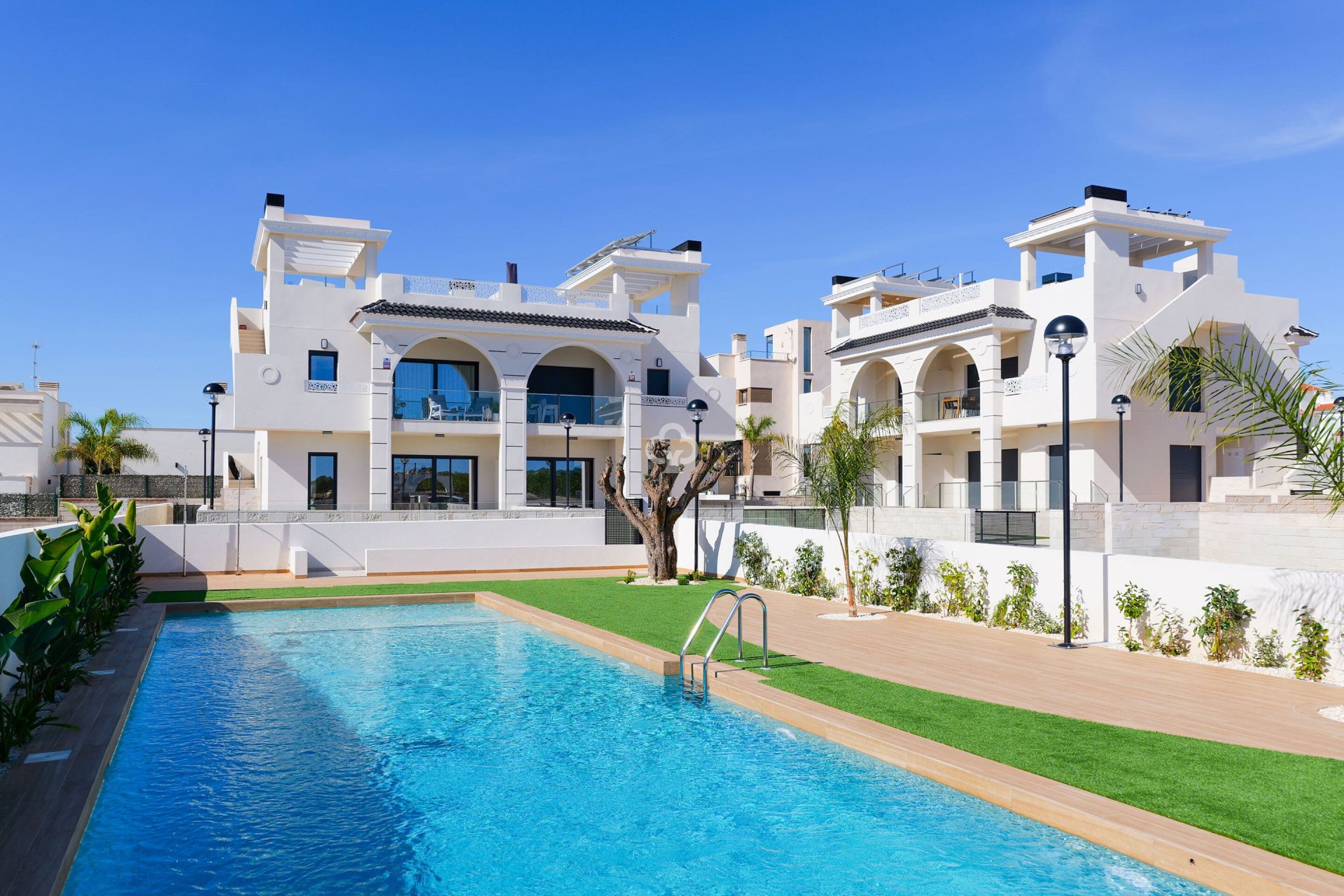 Obra nueva - Apartamentos -
Ciudad Quesada - El Salvador & Calle Número 8 s/n