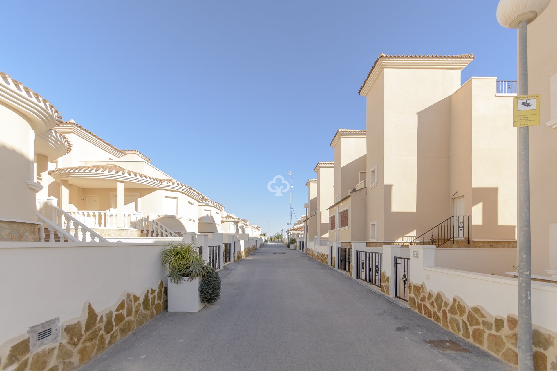 Obra nueva - Villas -
San Miguel de Salinas