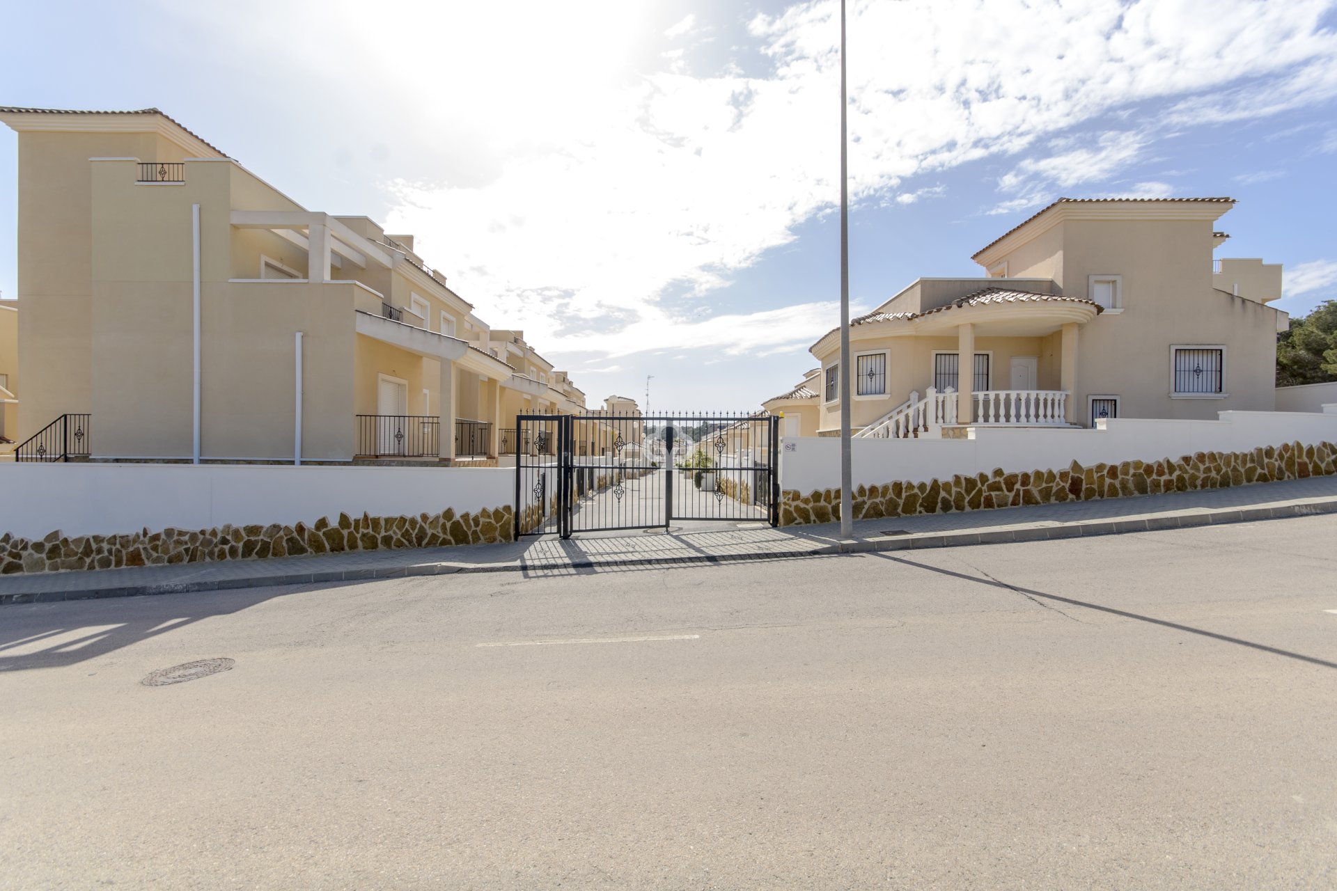 Obra nueva - Villas -
San Miguel de Salinas