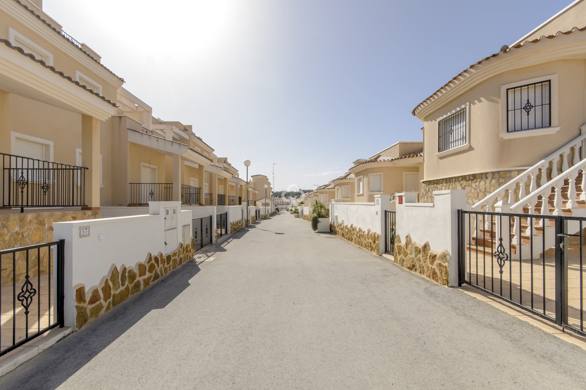 Obra nueva - Villas -
San Miguel de Salinas