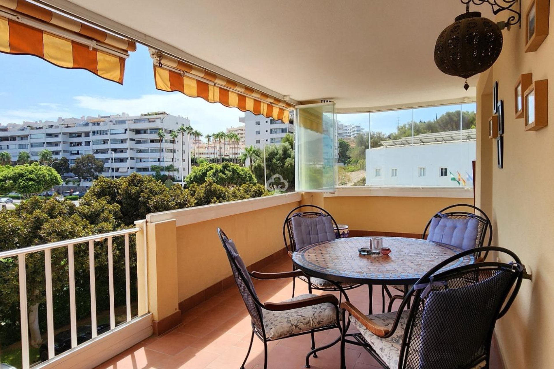 Resale - Apartament -
Fuengirola - Castillo de Sohail