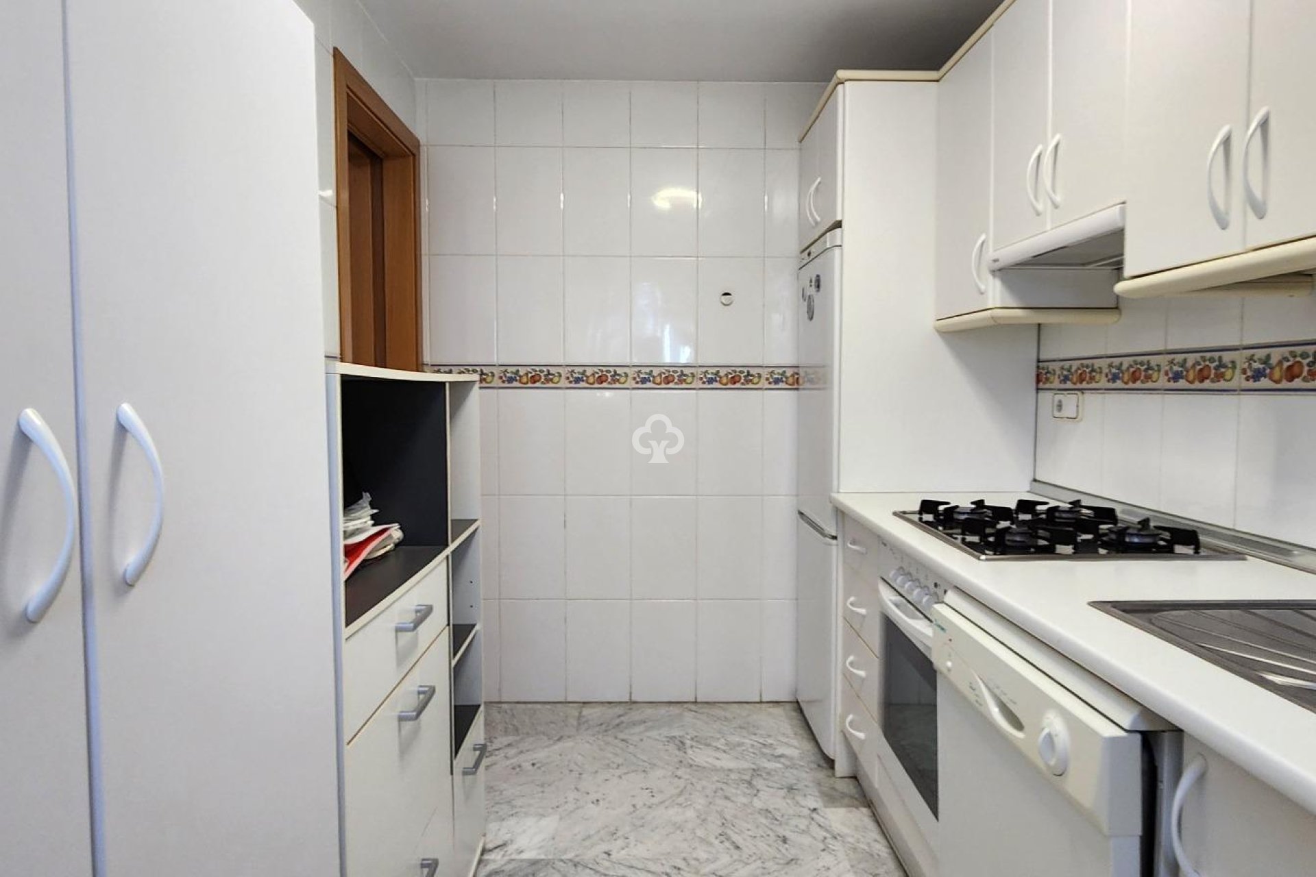 Resale - Apartament -
Fuengirola - Castillo de Sohail