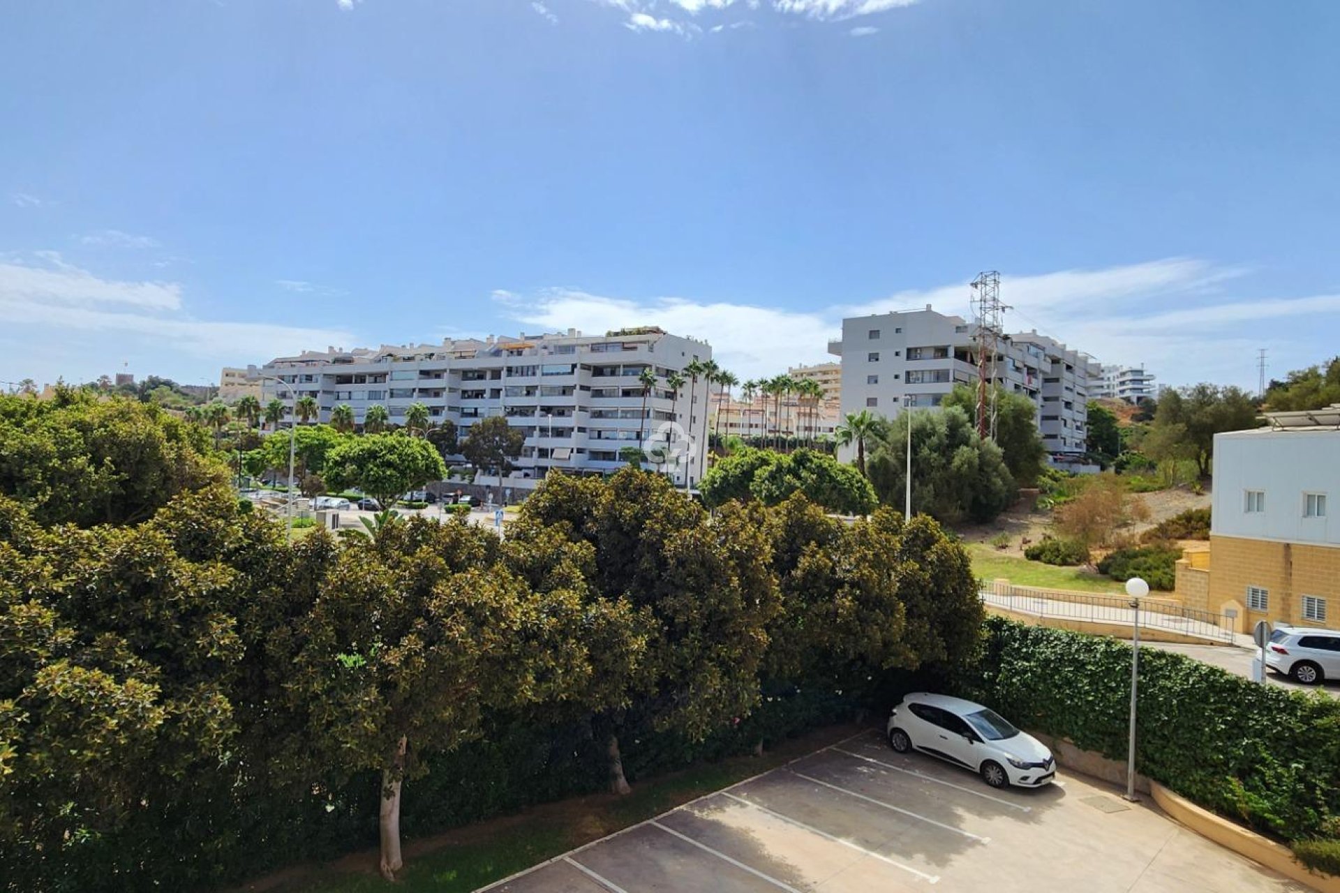 Resale - Apartament -
Fuengirola - Castillo de Sohail