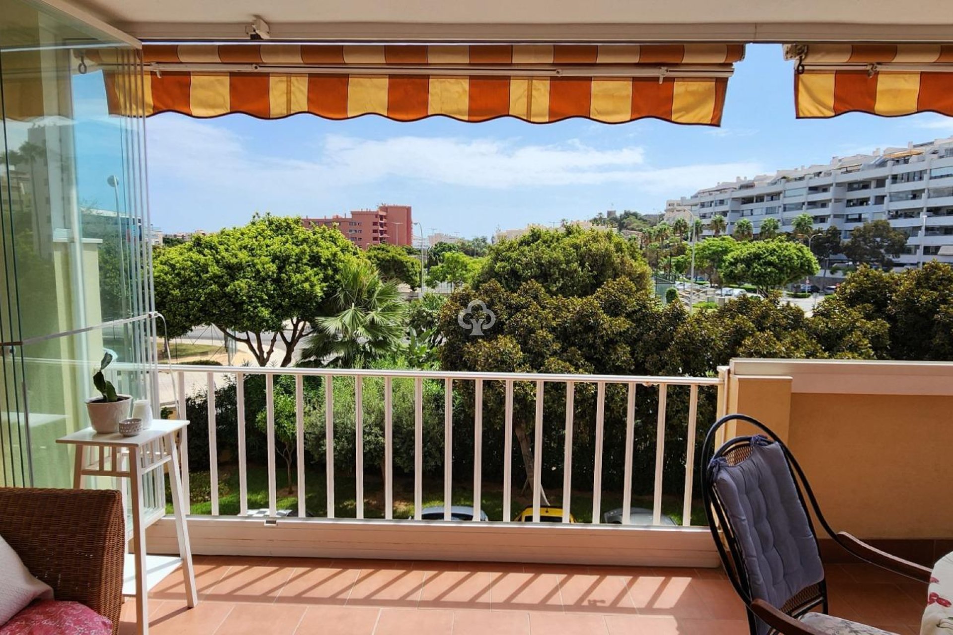 Resale - Apartament -
Fuengirola - Castillo de Sohail