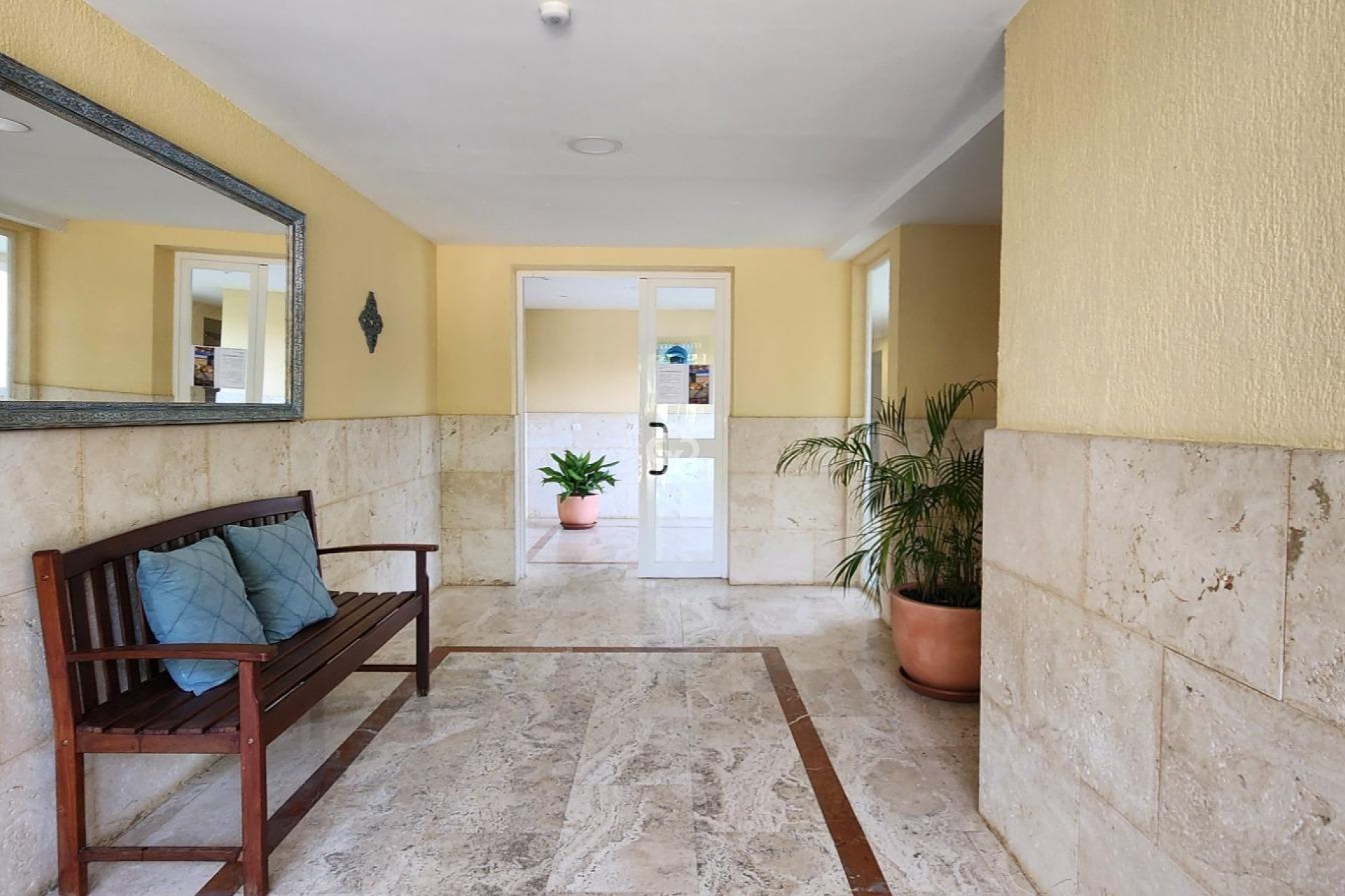 Resale - Apartament -
Fuengirola - Castillo de Sohail