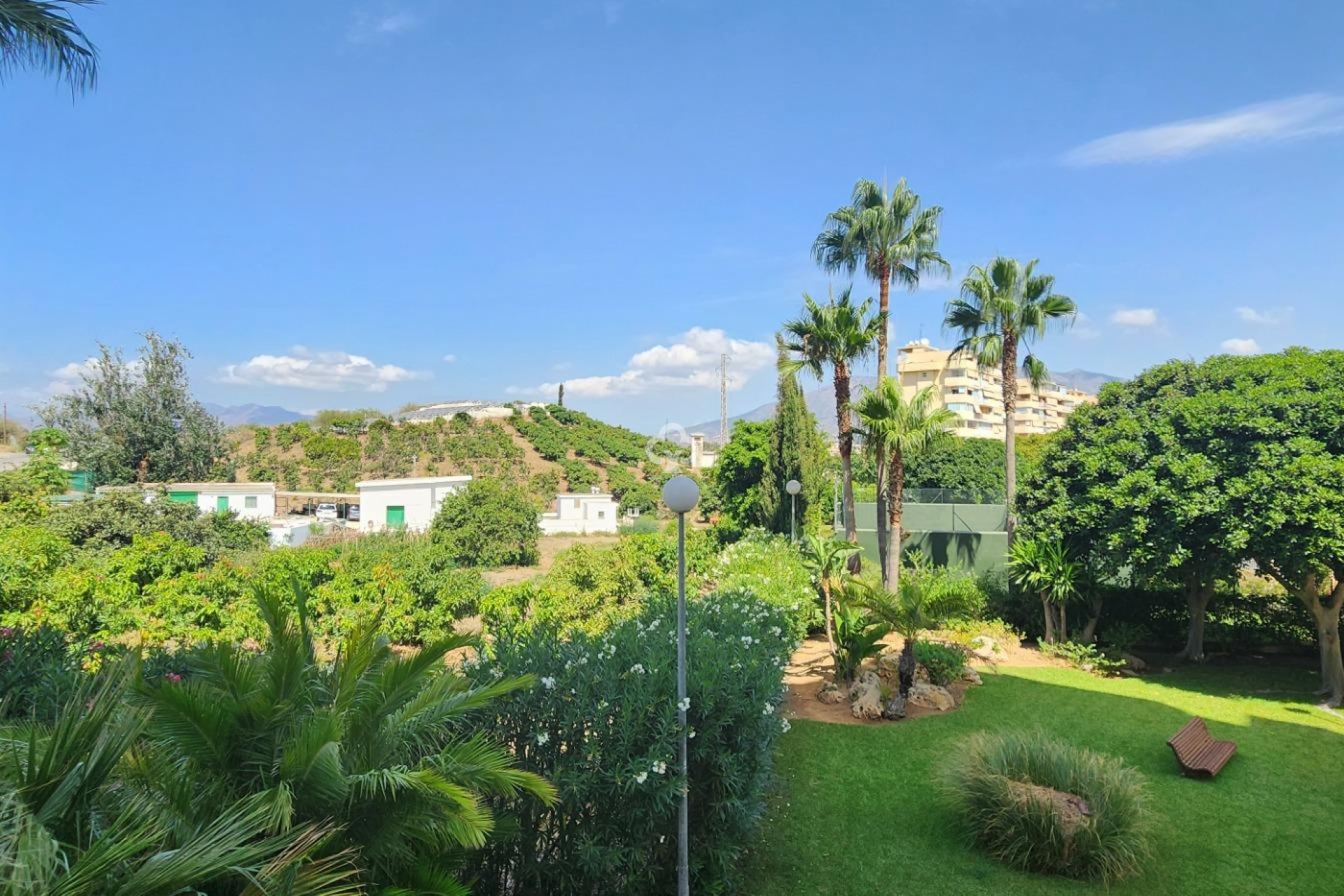 Resale - Apartament -
Fuengirola - Castillo de Sohail