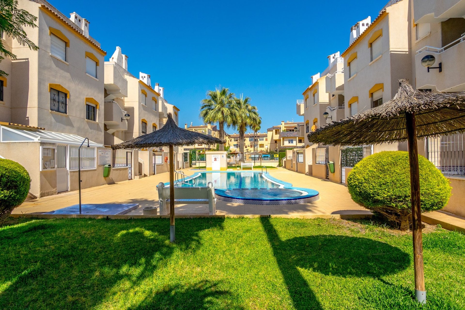 Resale - Apartament -
Orihuela Costa - Punta Prima