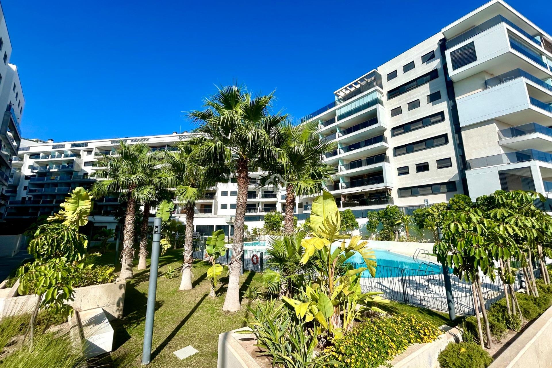 Resale - Apartment -
Dehesa de campoamor - Campoamor