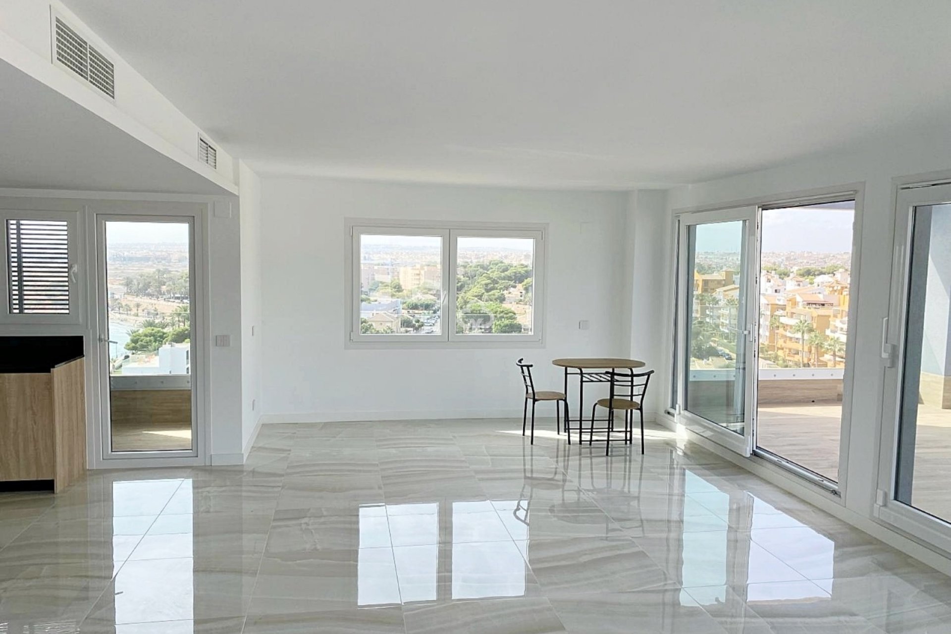 Resale - Apartment / flat -
Orihuela Costa - Punta Prima