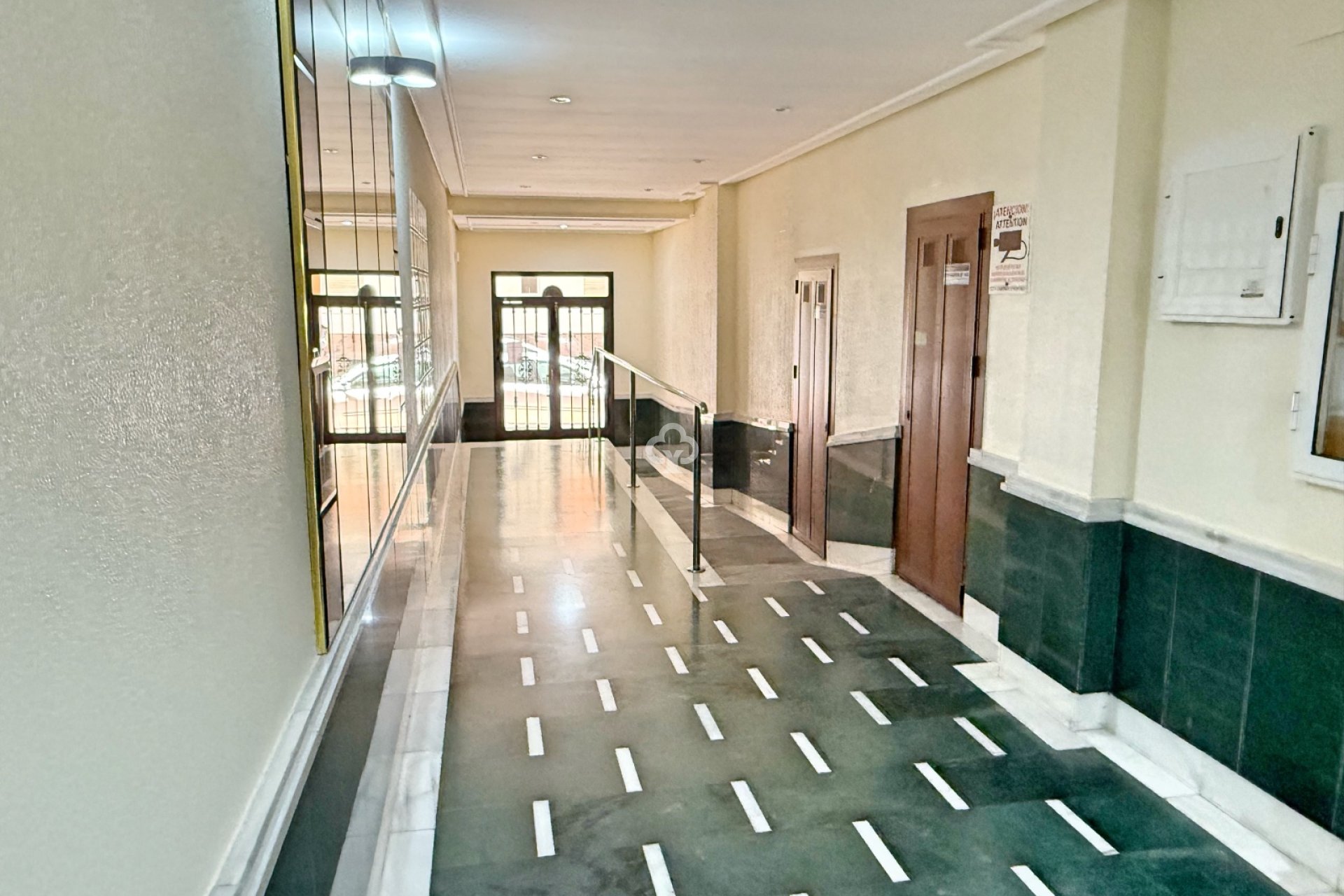 Resale - Apartment / flat -
Torrevieja - Centro