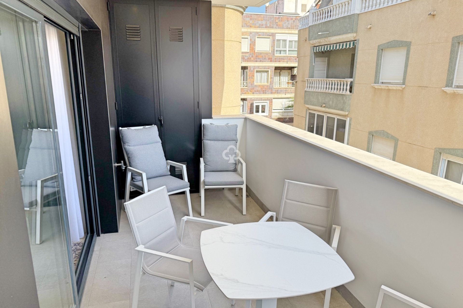 Resale - Apartment / flat -
Torrevieja - Centro