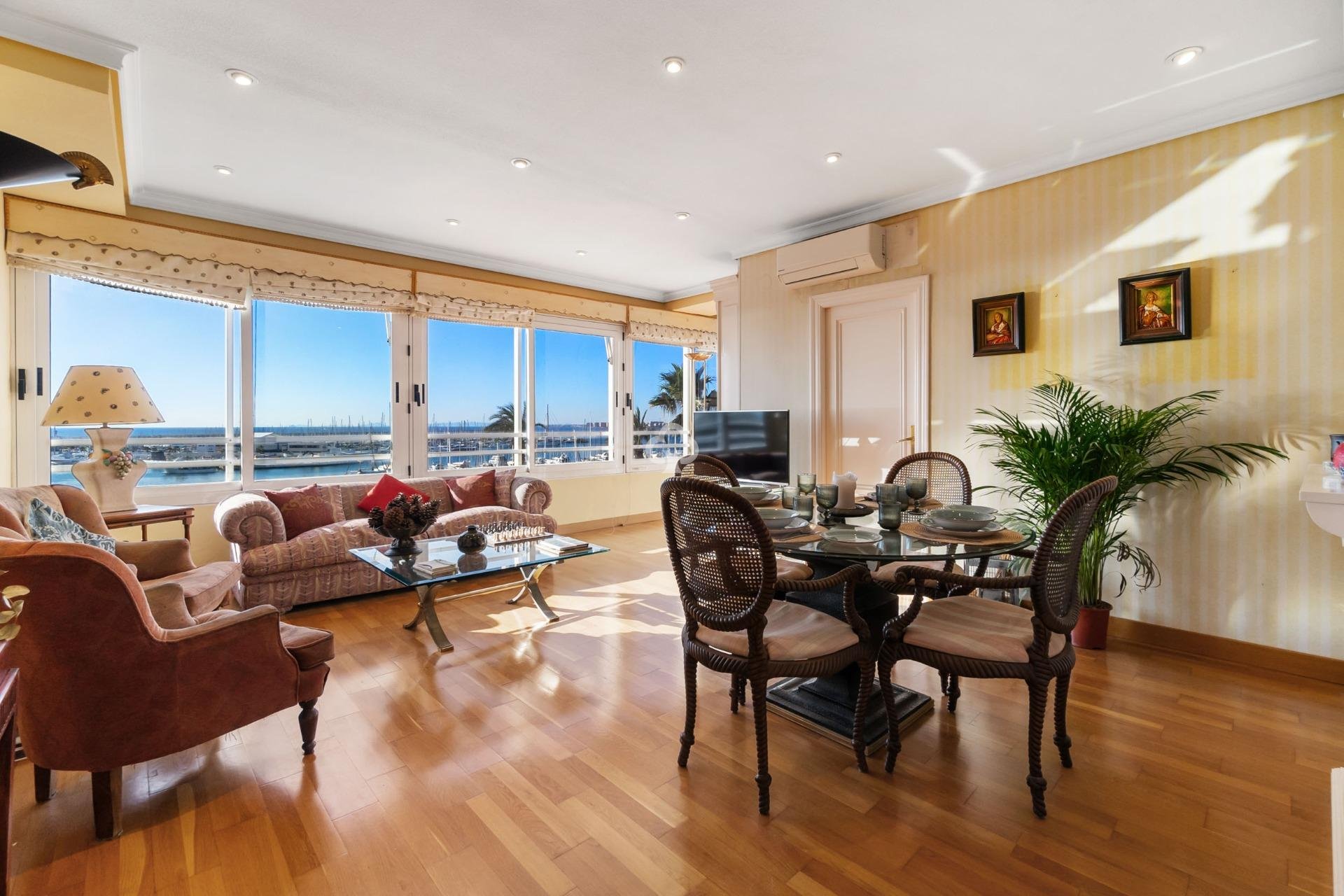 Resale - Apartment -
Torrevieja - Centro - Muelle Pesquero