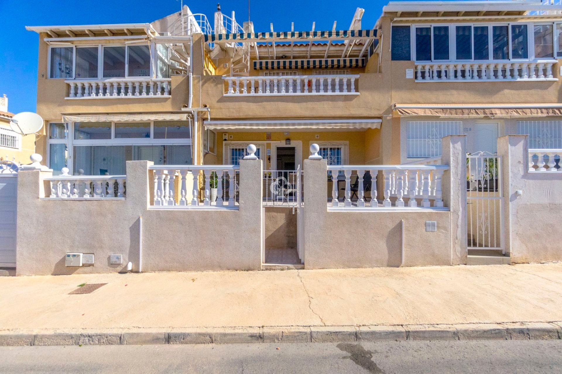 Resale - Bungalow -
Torrevieja - Nueva Torrevieja - Aguas Nuevas