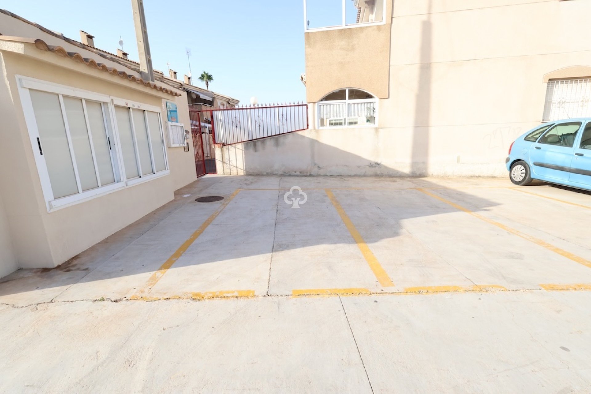 Resale - Bungalow -
Torrevieja