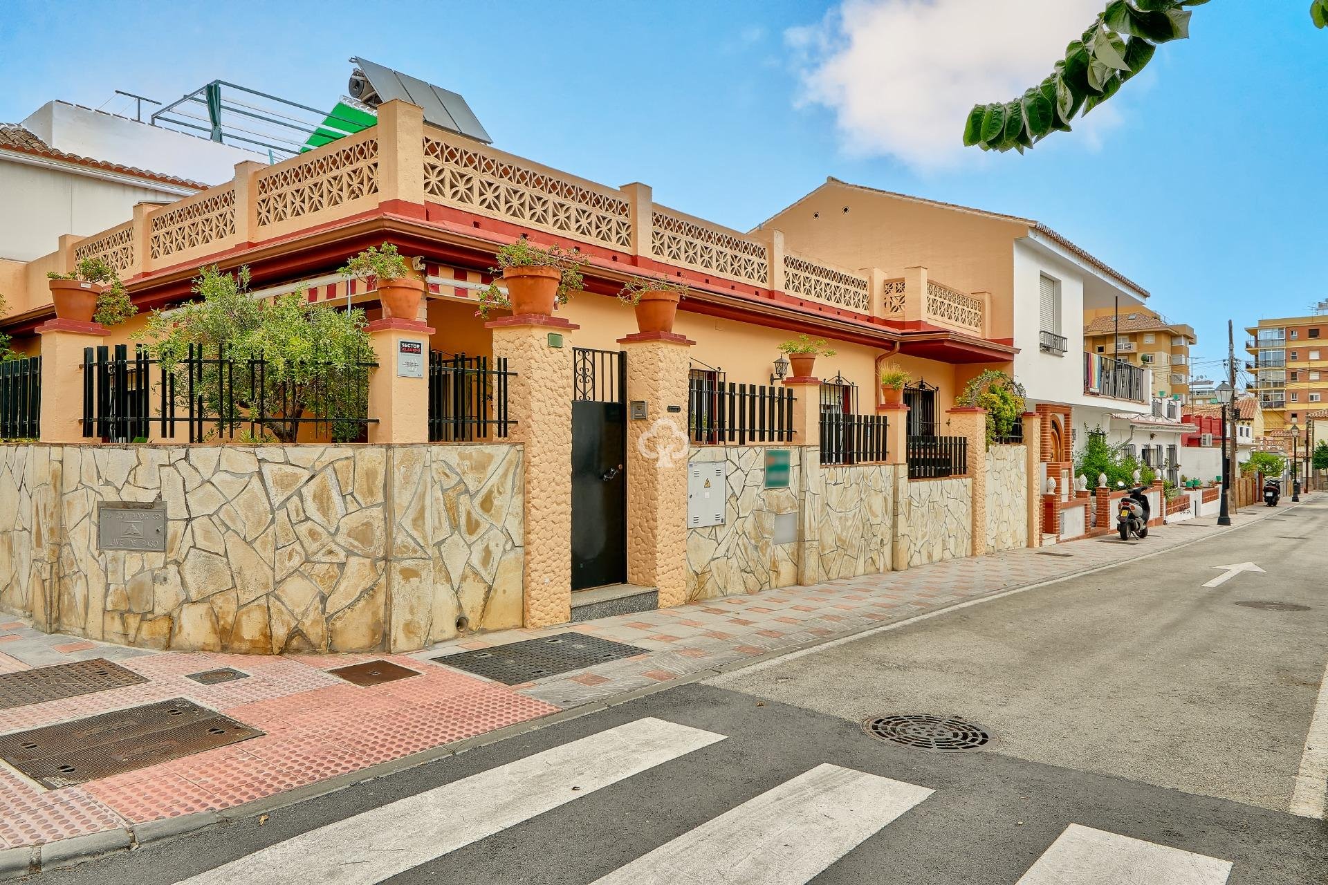 Resale - Casa -
Fuengirola - Los Boliches