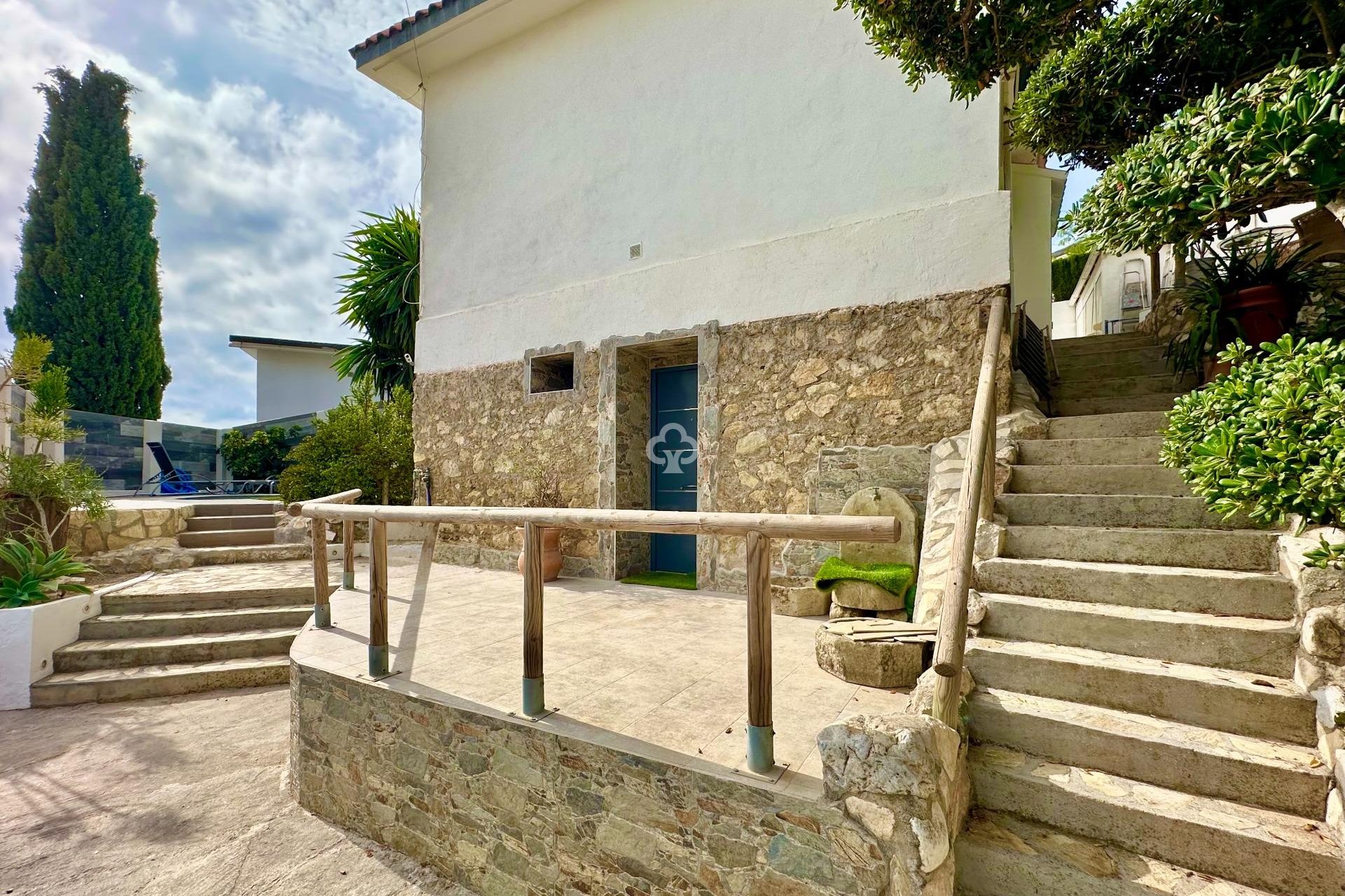 Resale - Casa -
Fuengirola - Los Pacos