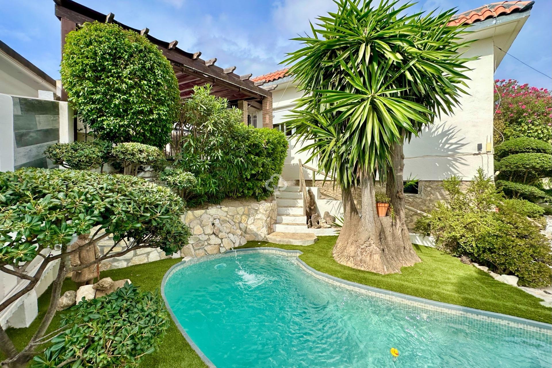 Resale - Casa -
Fuengirola - Los Pacos