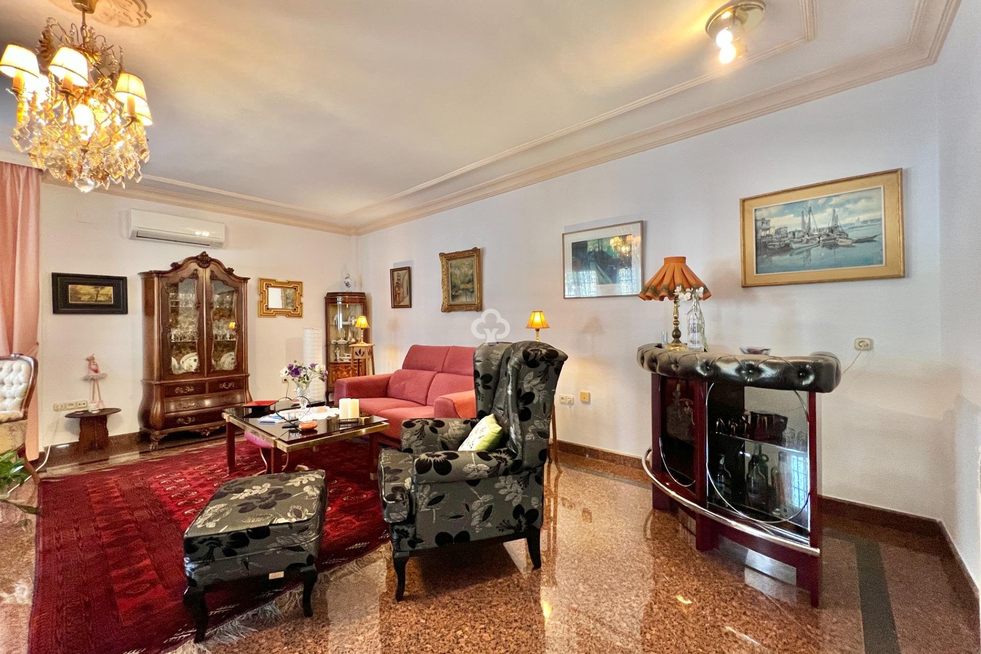 Resale - Chalet -
Fuengirola - Centro