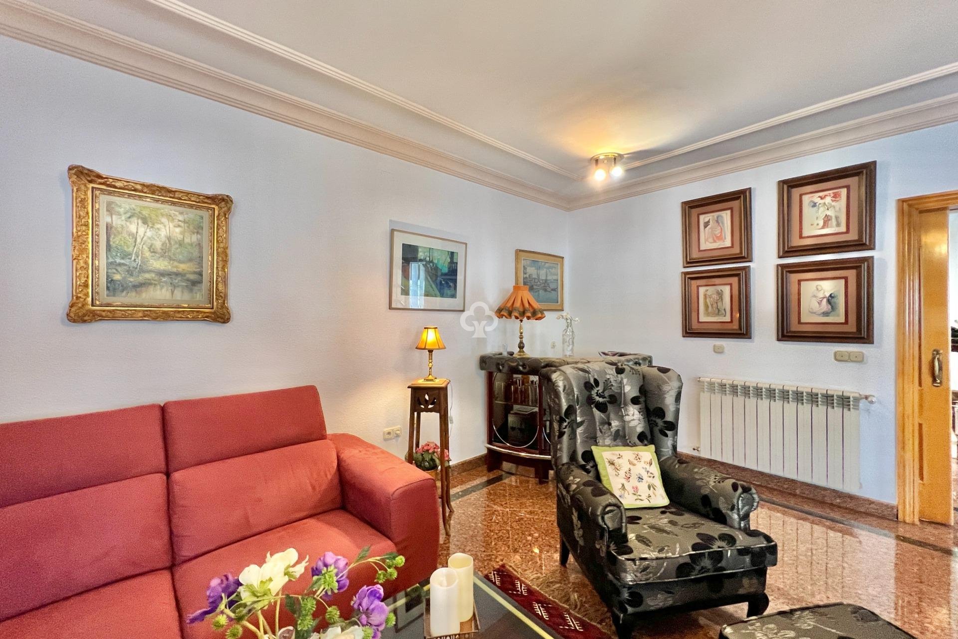 Resale - Chalet -
Fuengirola - Centro