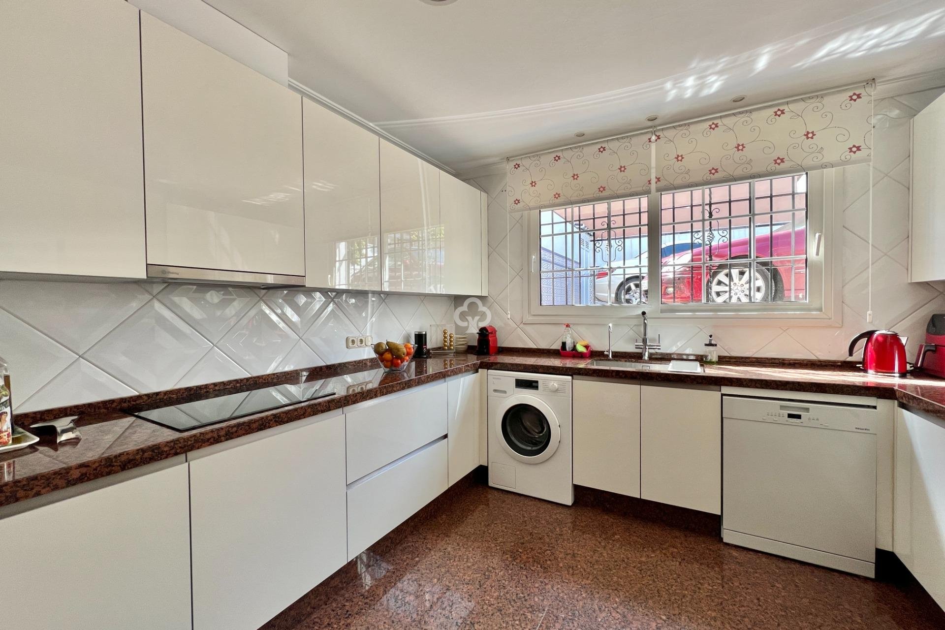 Resale - Chalet -
Fuengirola - Centro