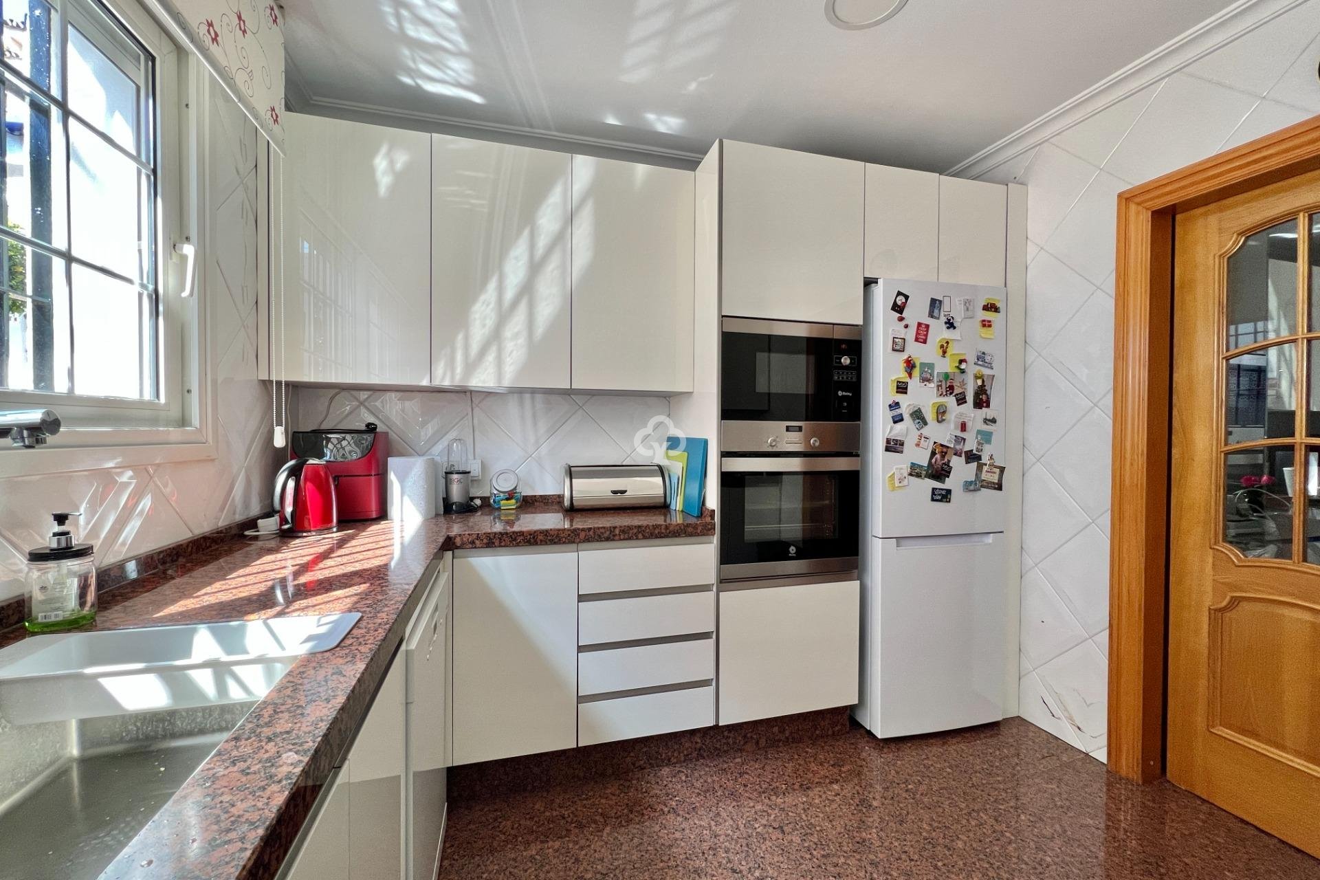 Resale - Chalet -
Fuengirola - Centro