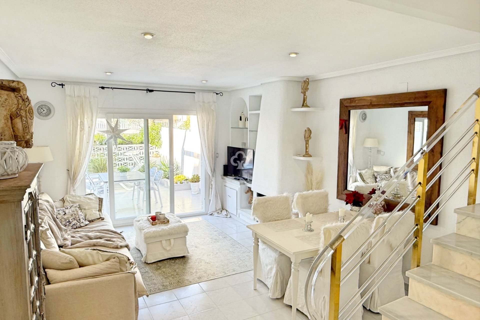 Resale - Chalet -
Guardamar del Segura - Urbanizaciones