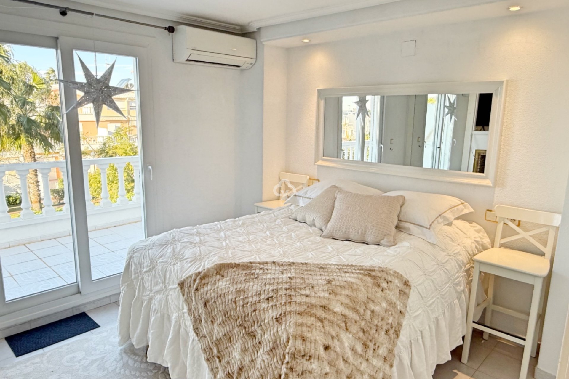 Resale - Chalet -
Guardamar del Segura - Urbanizaciones