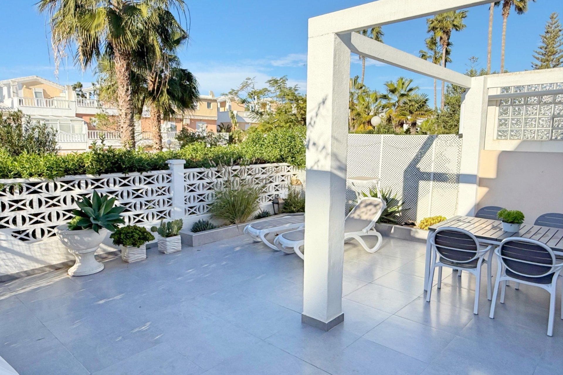 Resale - Chalet -
Guardamar del Segura - Urbanizaciones