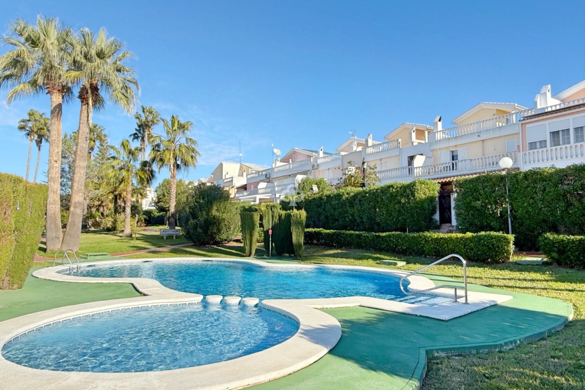 Resale - Chalet -
Guardamar del Segura - Urbanizaciones