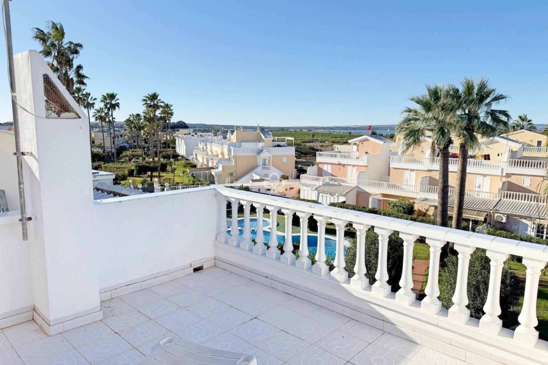 Resale - Chalet -
Guardamar del Segura - Urbanizaciones