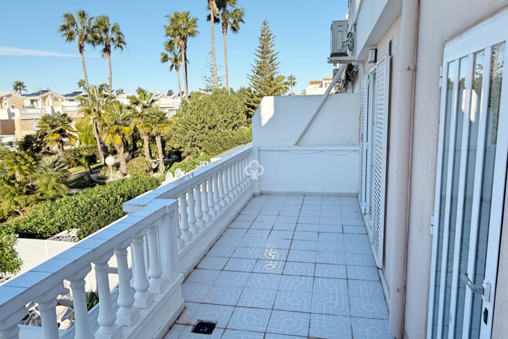 Resale - Chalet -
Guardamar del Segura - Urbanizaciones