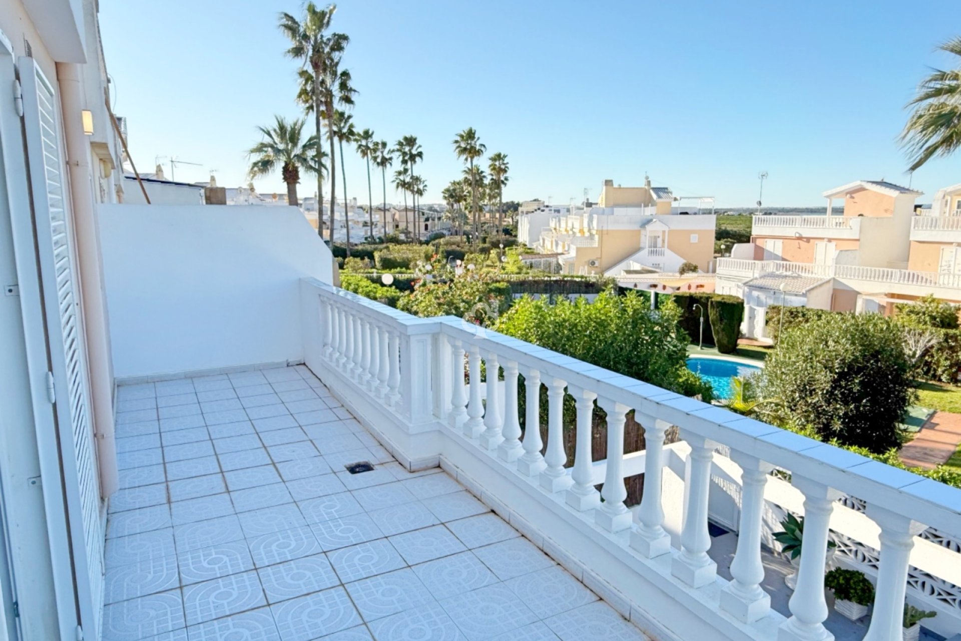 Resale - Chalet -
Guardamar del Segura - Urbanizaciones