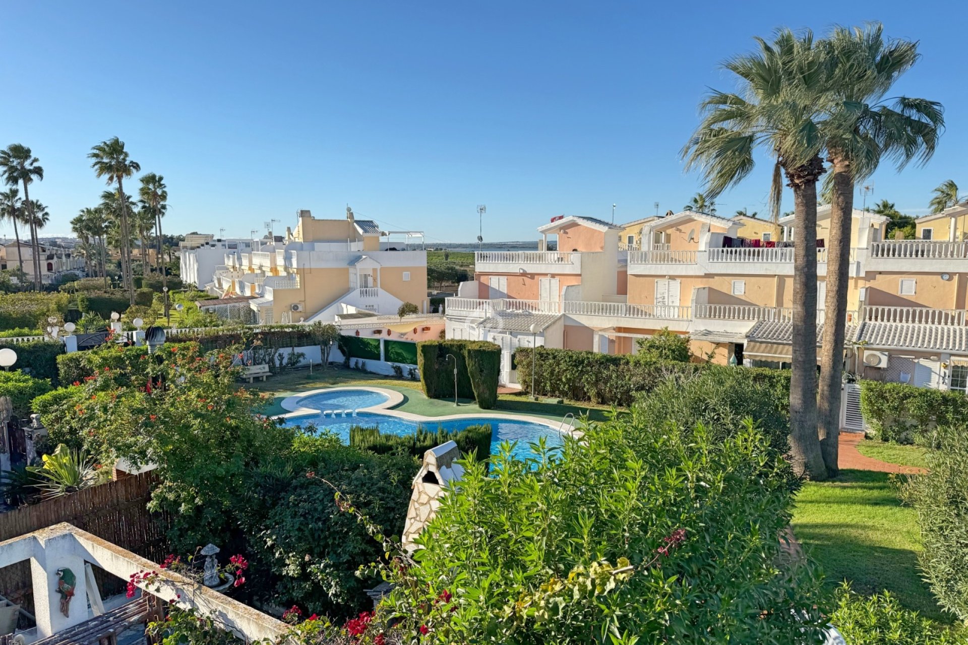 Resale - Chalet -
Guardamar del Segura - Urbanizaciones