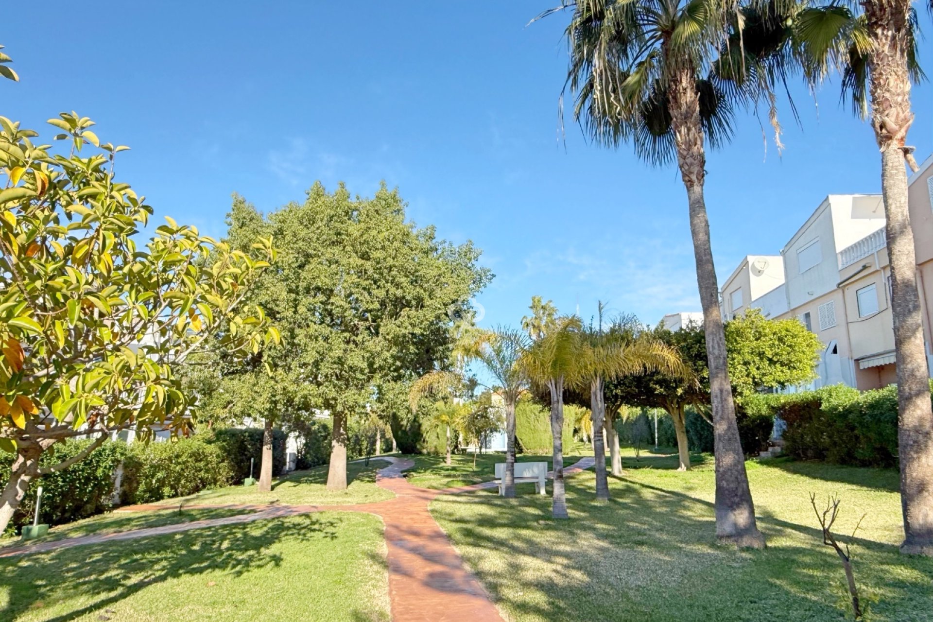 Resale - Chalet -
Guardamar del Segura - Urbanizaciones