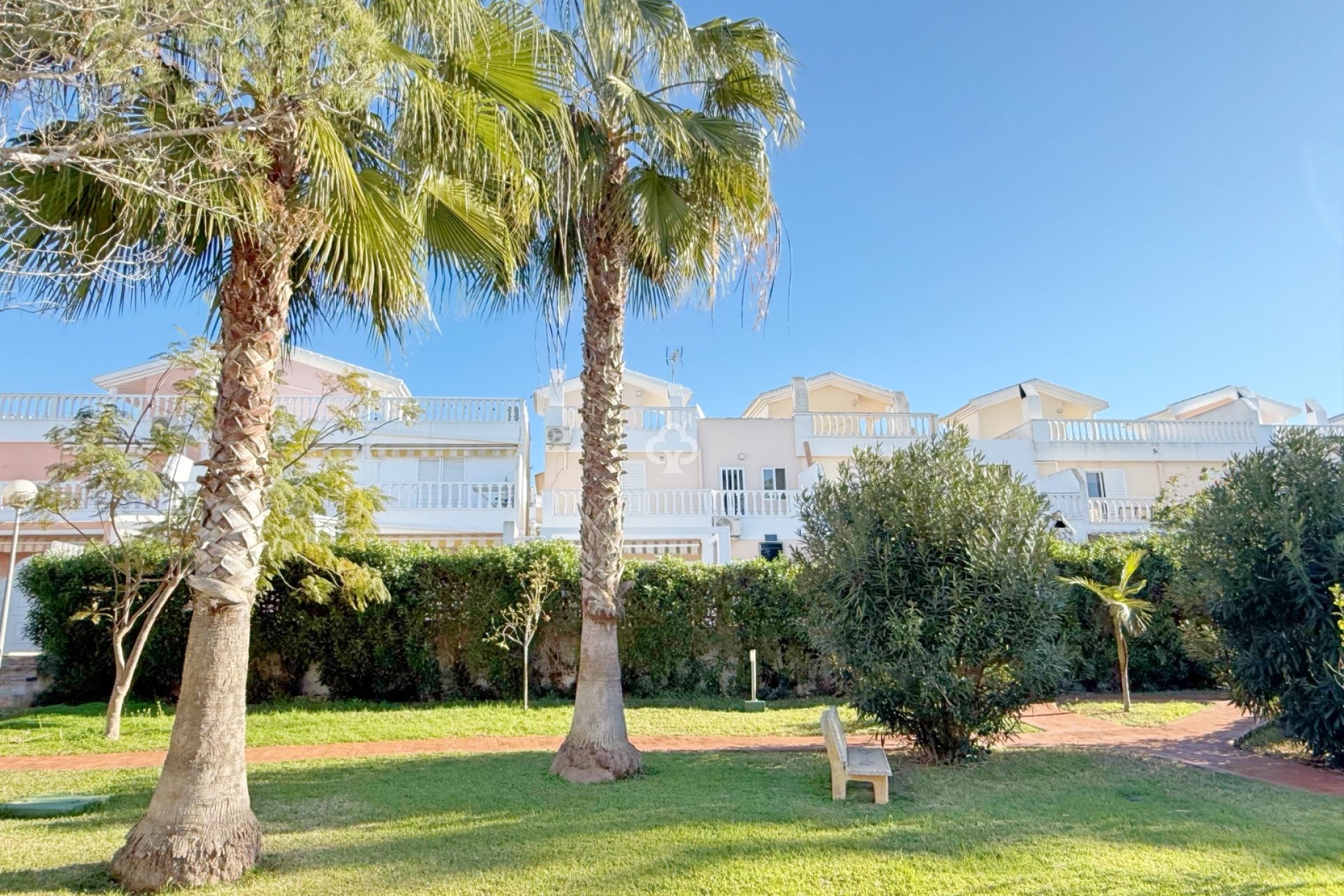 Resale - Chalet -
Guardamar del Segura - Urbanizaciones