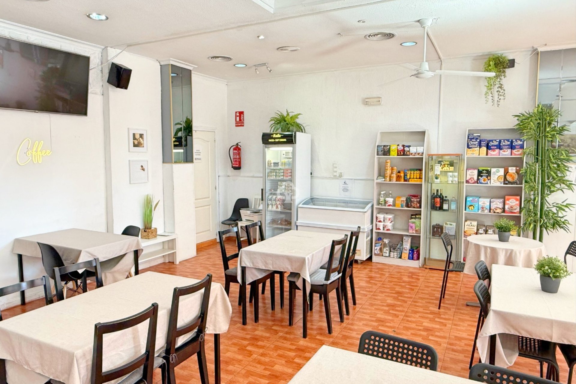 Resale - Commercial -
Torrevieja - El Acequión - Los Náufragos