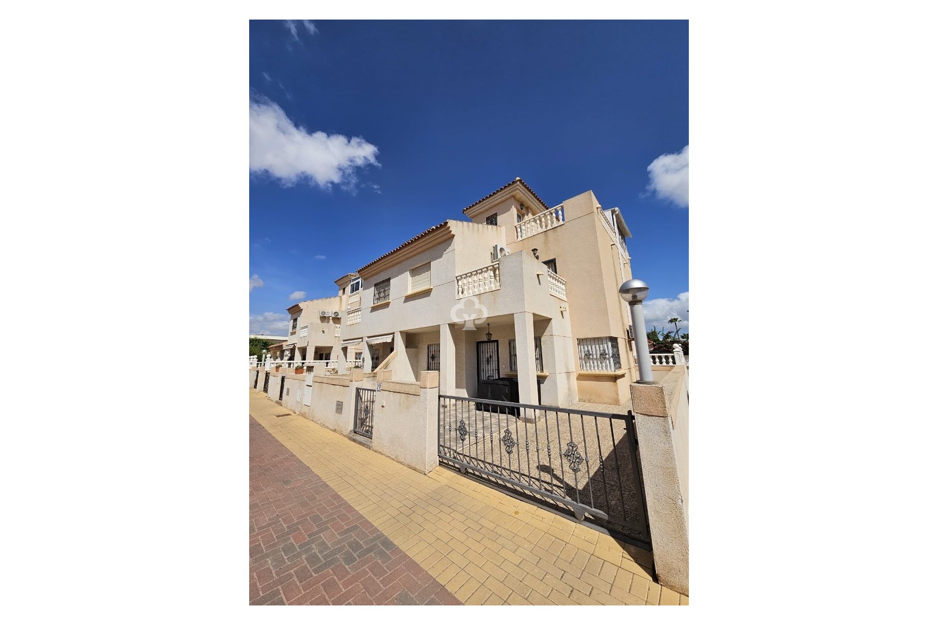 Resale - Duplex -
Torrevieja - 03184