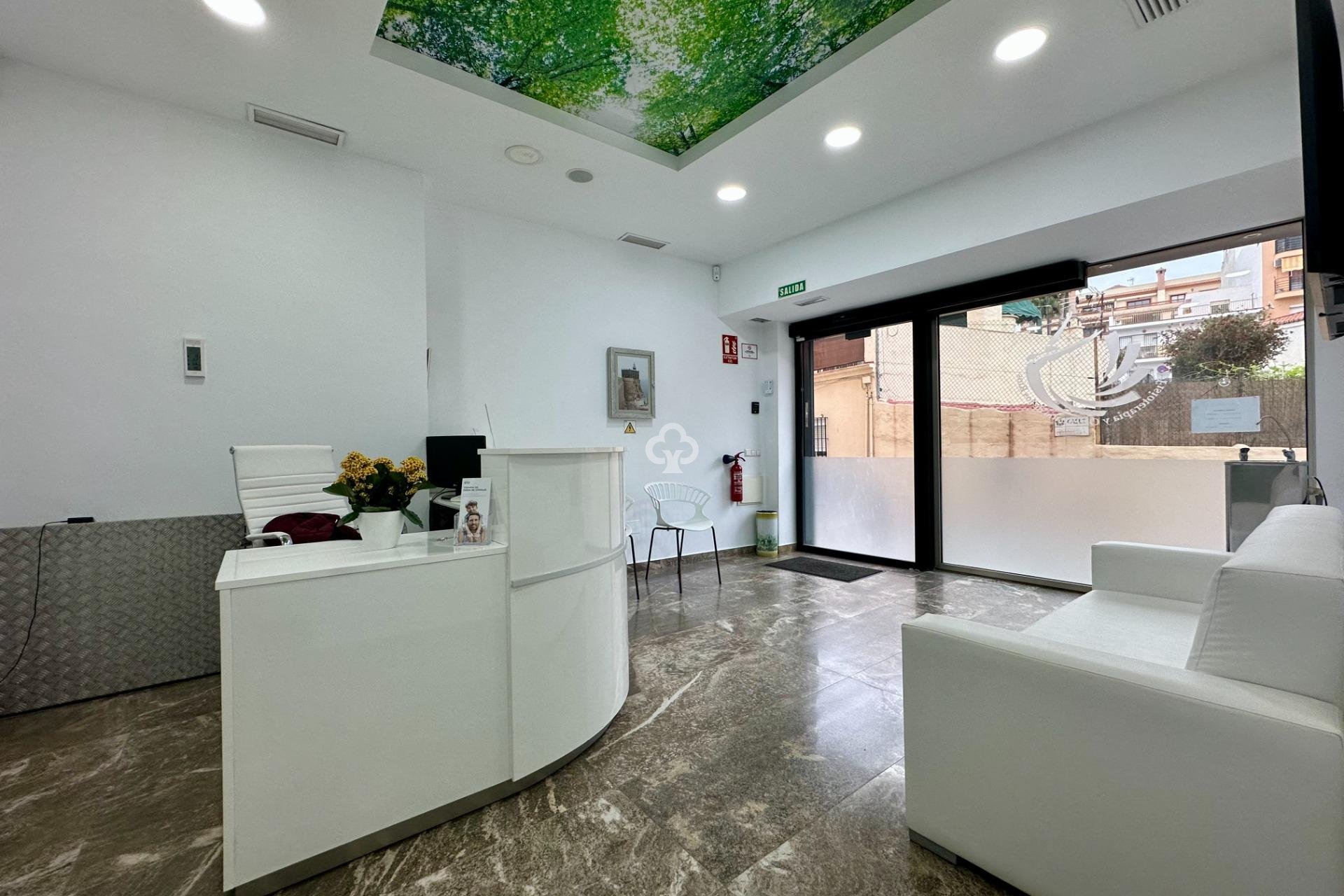 Resale - Local comercial -
Mijas - Las Cañadas