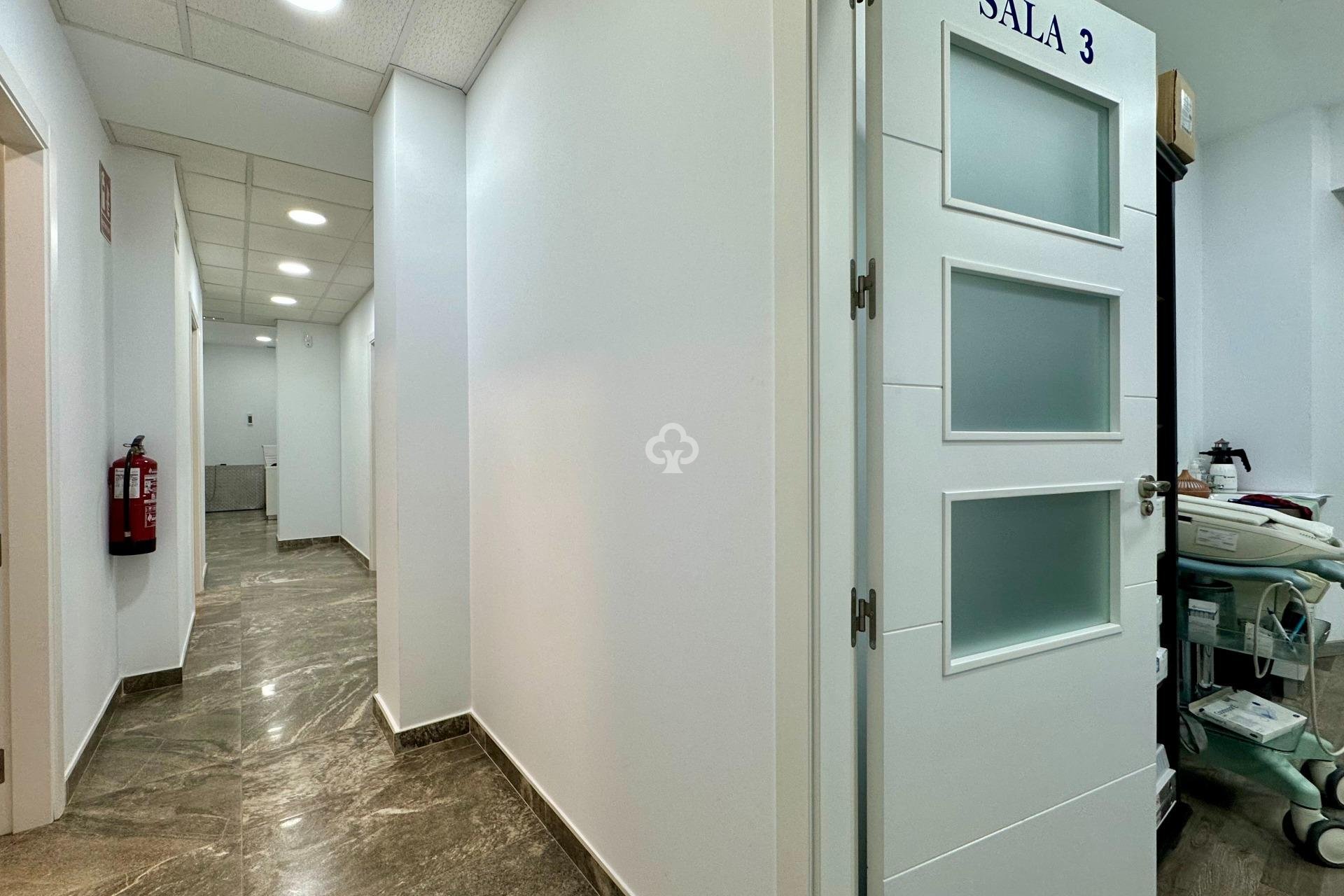 Resale - Local comercial -
Mijas - Las Cañadas