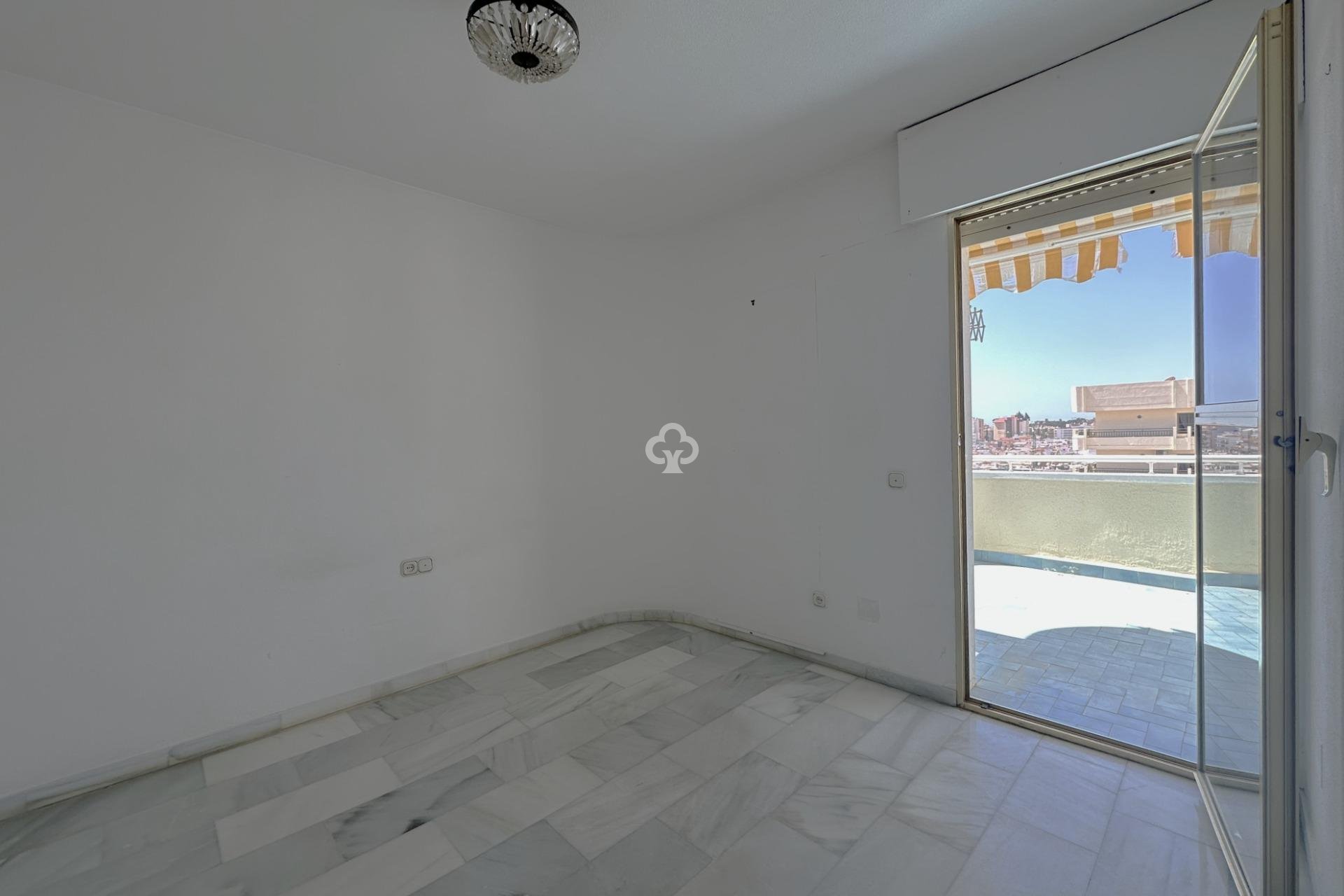 Resale - Piso -
Fuengirola - Puerto Deportivo