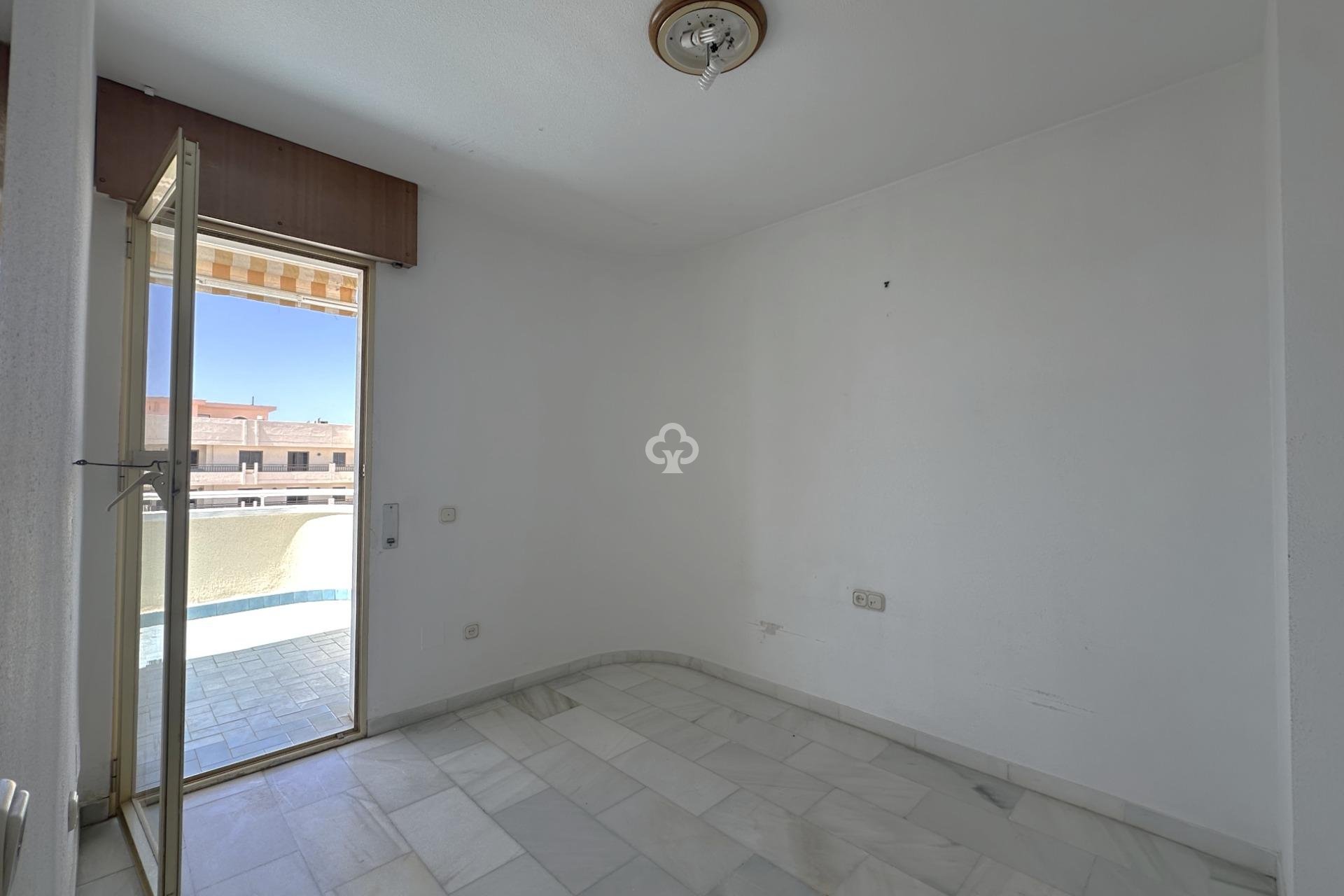 Resale - Piso -
Fuengirola - Puerto Deportivo