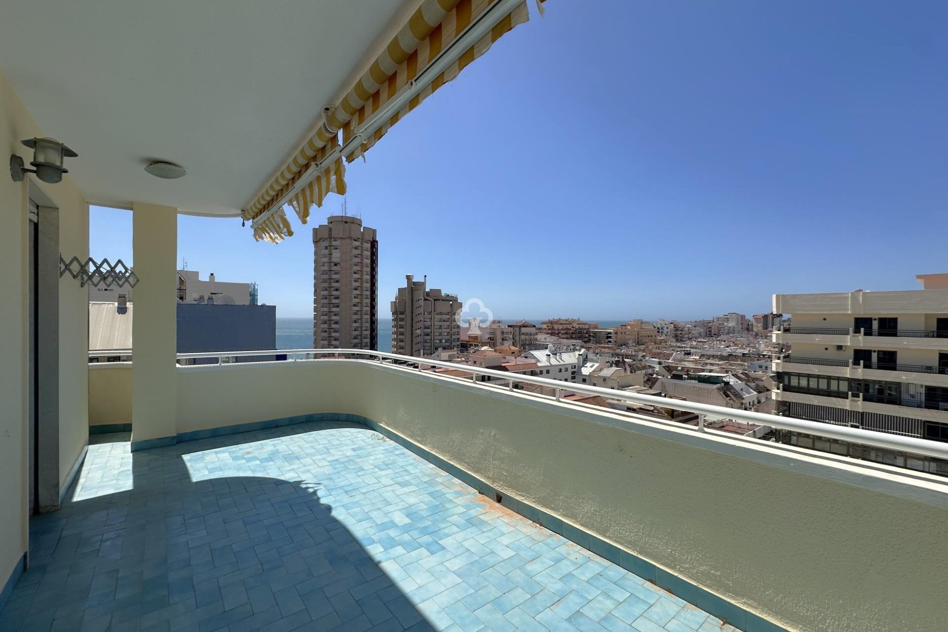 Resale - Piso -
Fuengirola - Puerto Deportivo