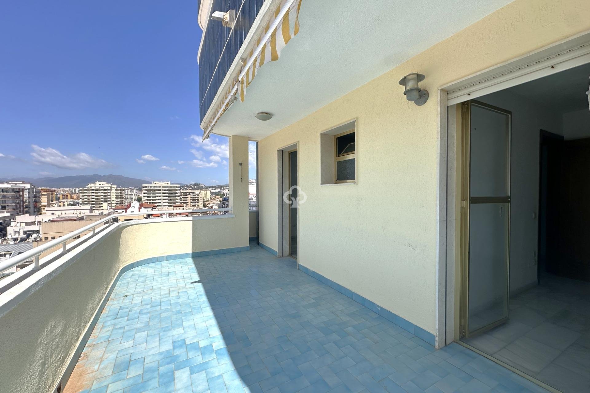 Resale - Piso -
Fuengirola - Puerto Deportivo