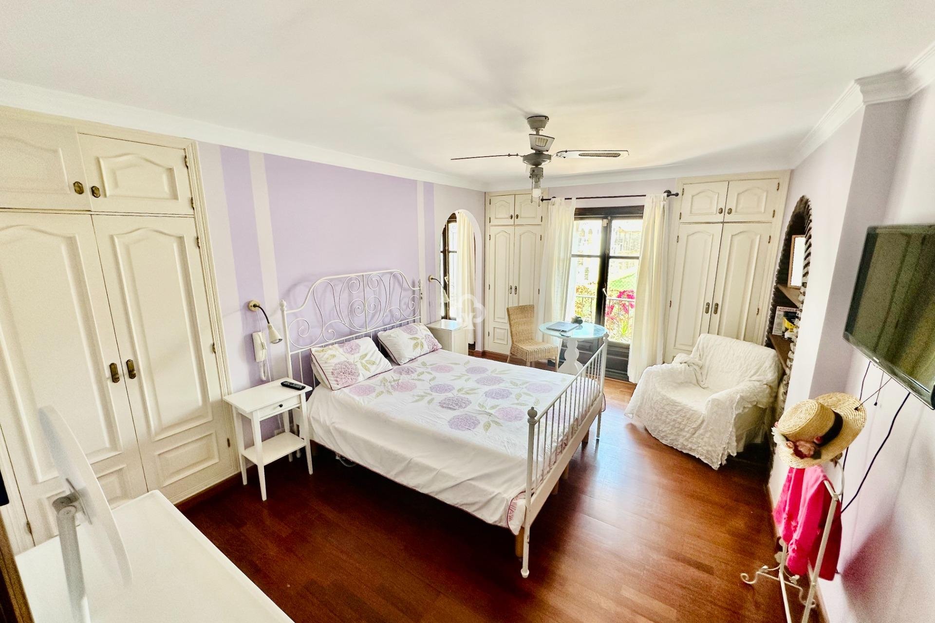 Resale - Semi-detached house -
Fuengirola - Centro