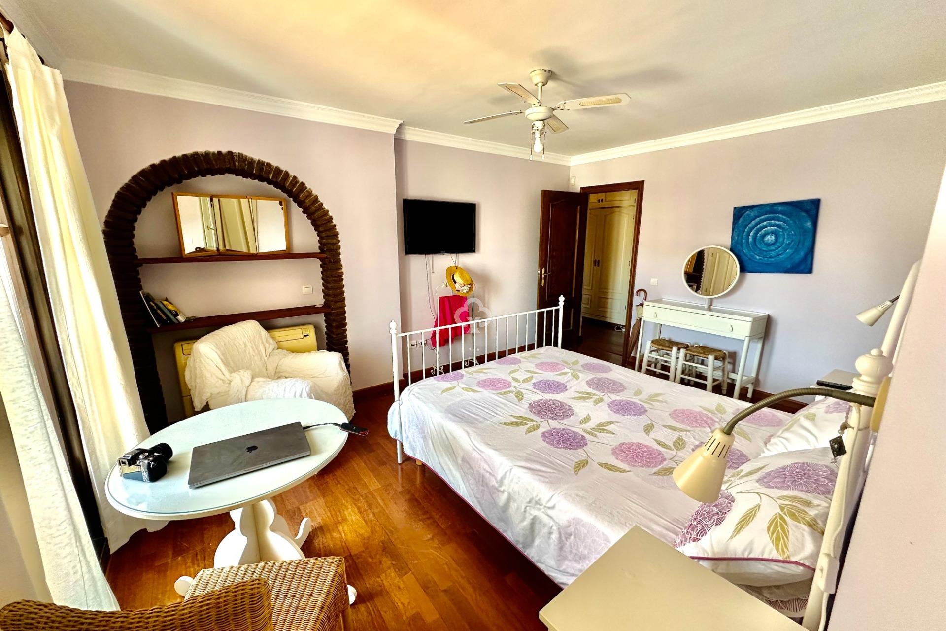 Resale - Semi-detached house -
Fuengirola - Centro