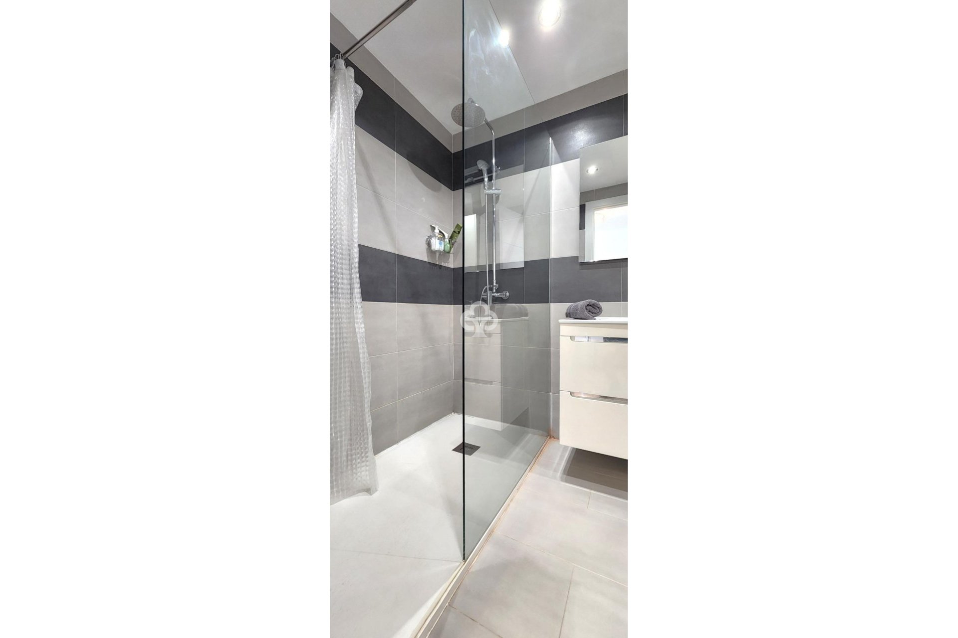 Resale - Studio apartment -
Marbella - Romana Playa