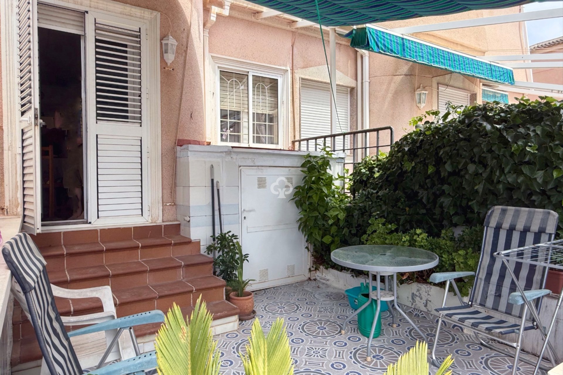 Resale - Townhouse -
Mil Palmeras