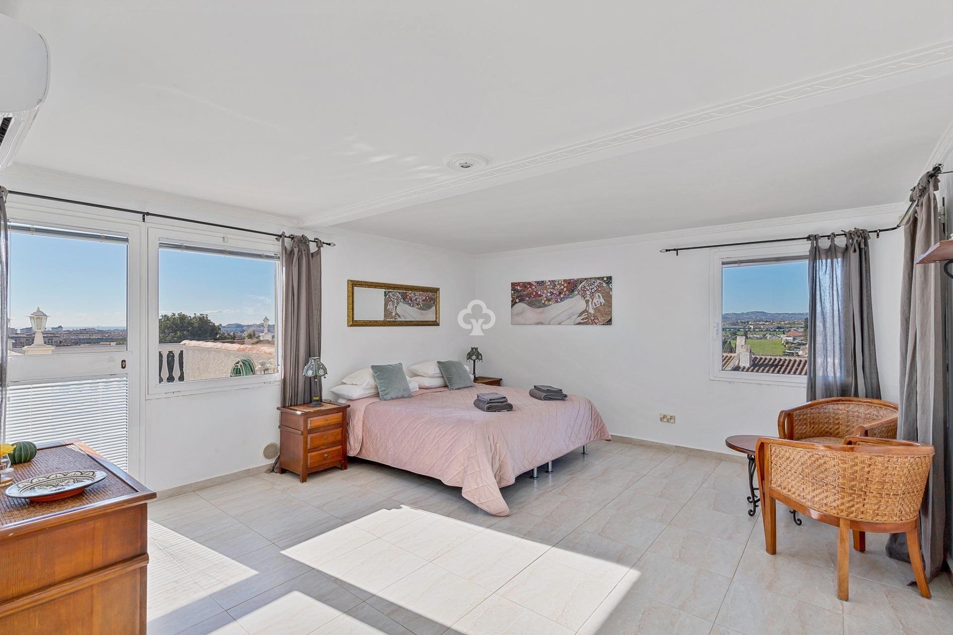 Resale - Villa -
Fuengirola - La Sierrezuela