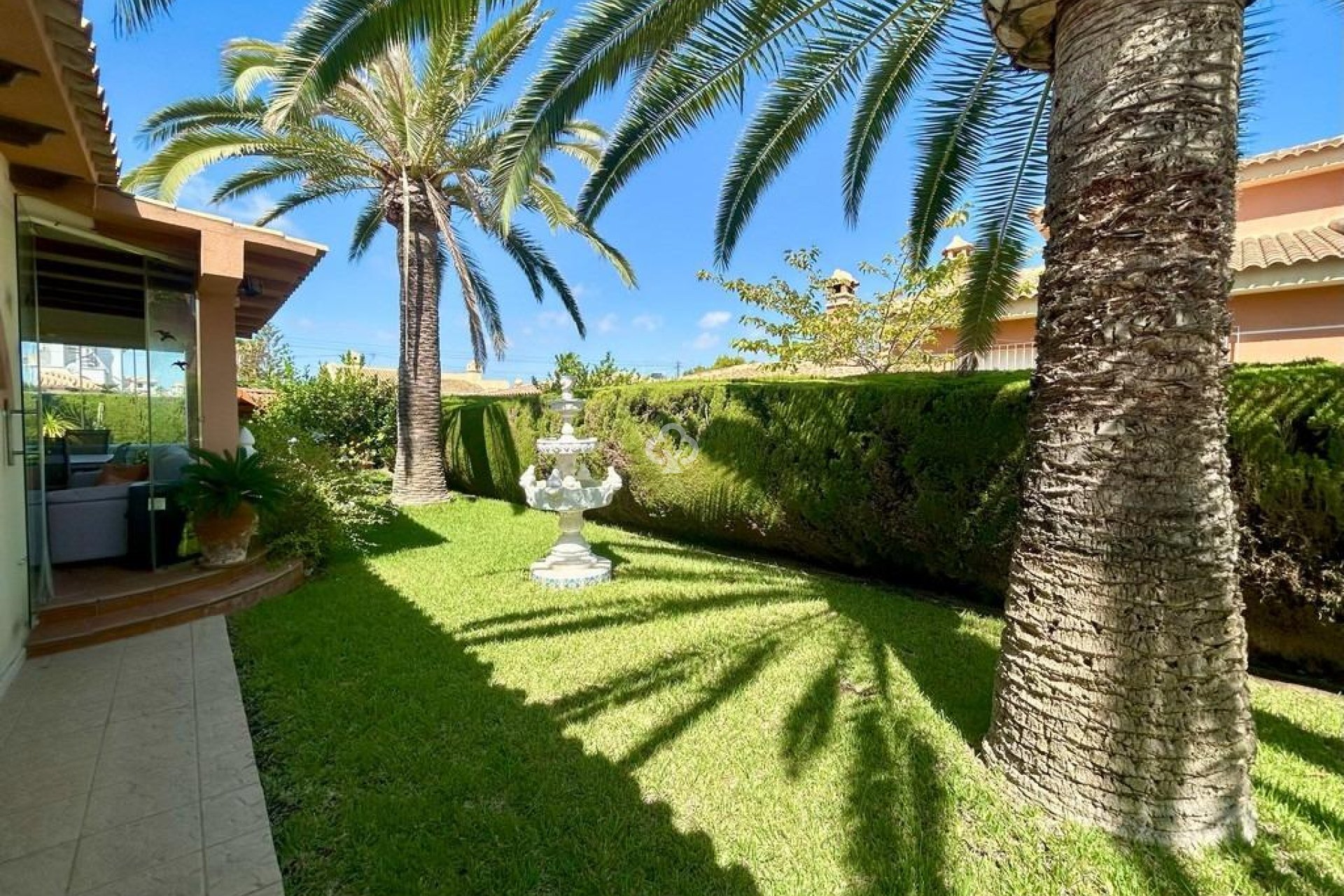 Resale - Villa -
Orihuela Costa - Aguamarina